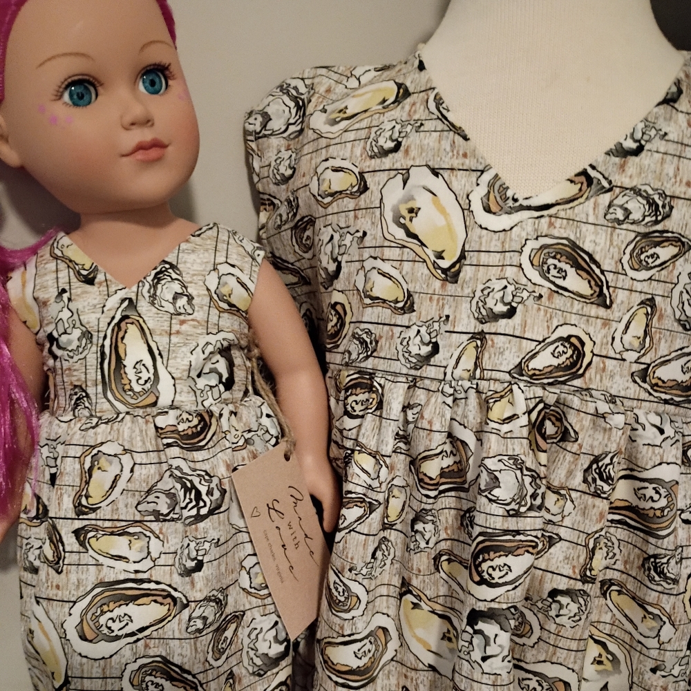 Girl's 2-4 Year Oyster Print Dress and 18 Inch Doll Dress Set